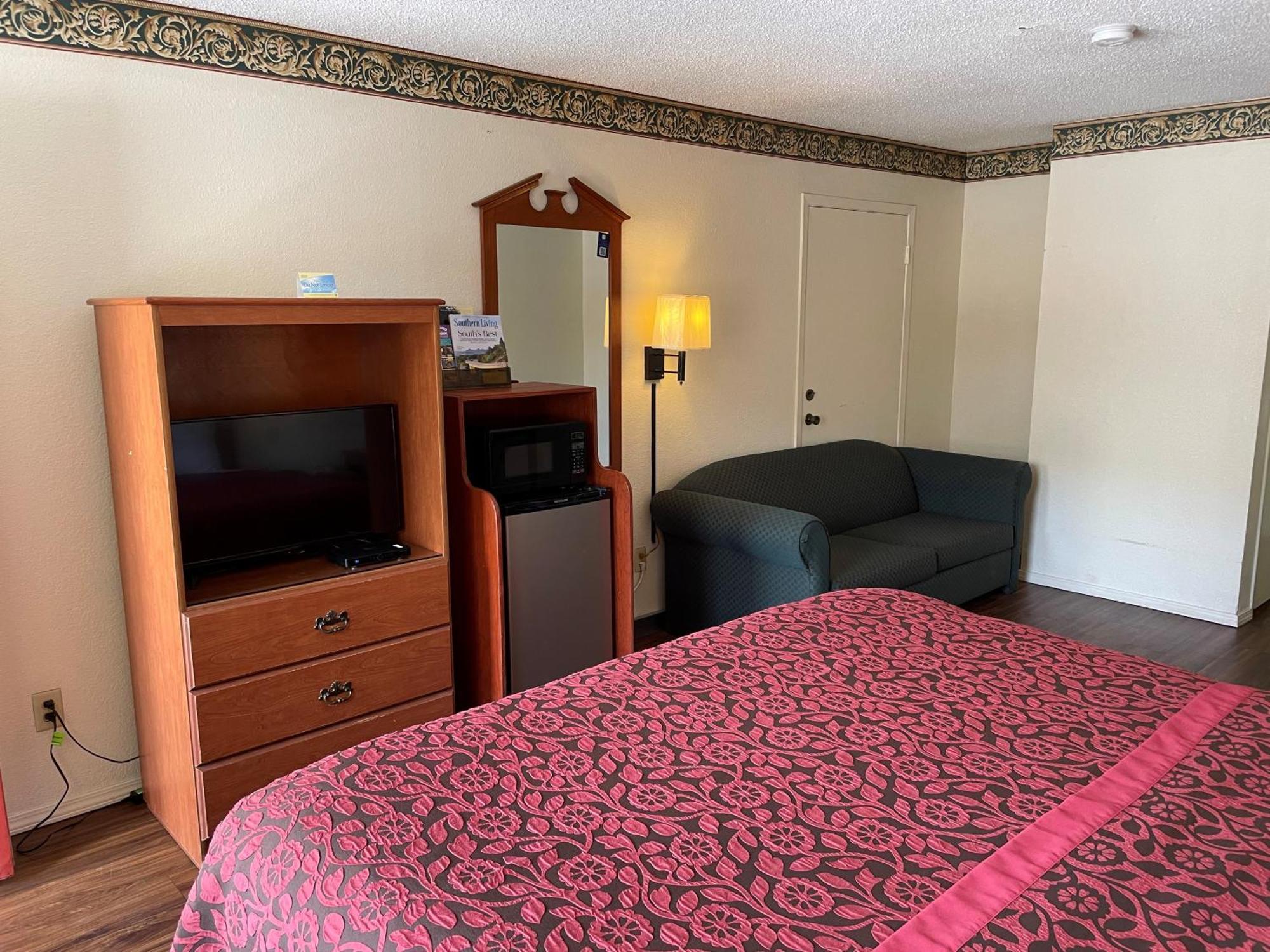 Days Inn & Suites By Wyndham Marshall Bagian luar foto